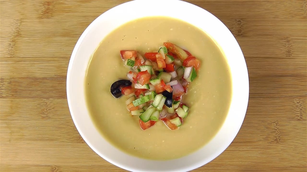 4 No-Cook Chilled Soups 7 CHILLED CHICKPEAS SESAME SOUP