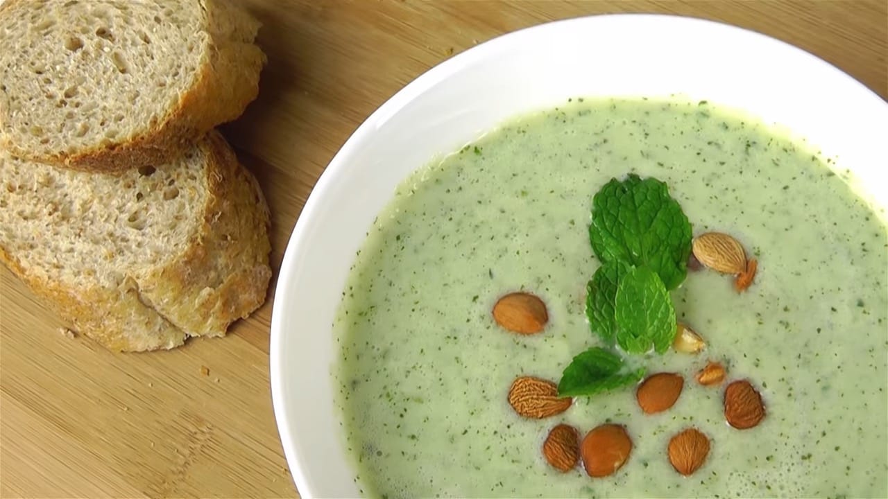 4 No-Cook Chilled Soups 8 CHILLED MINT CUCUMBER YOGHURT SOUP
