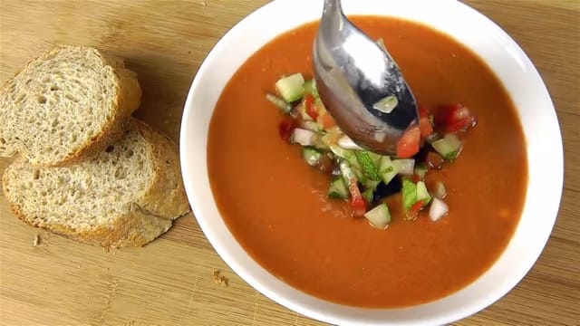 4 No-Cook Chilled Soups 9 CHILLED SPICED TOMATO SOUP