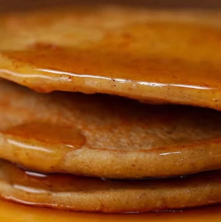 CINNAMON ROLL PANCAKES