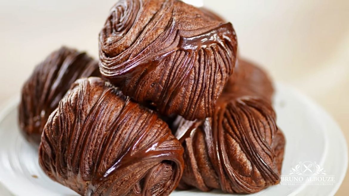 Chocolate Croissant - Chocolatine