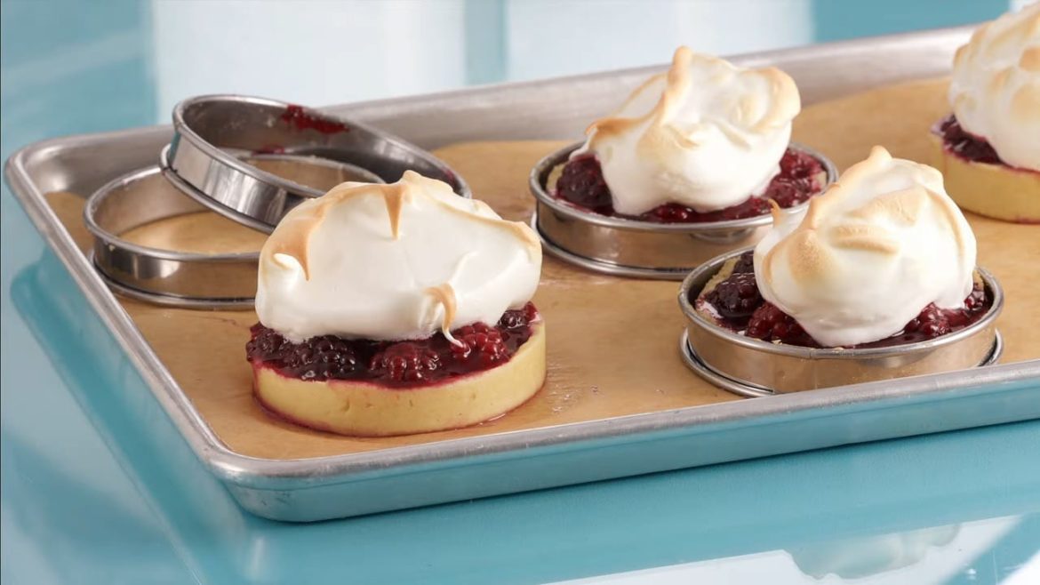 Anna-Bakes-INCREDIBLE-Blackberry-Meringue-Tarts INCREDIBLE Blackberry Meringue Tarts