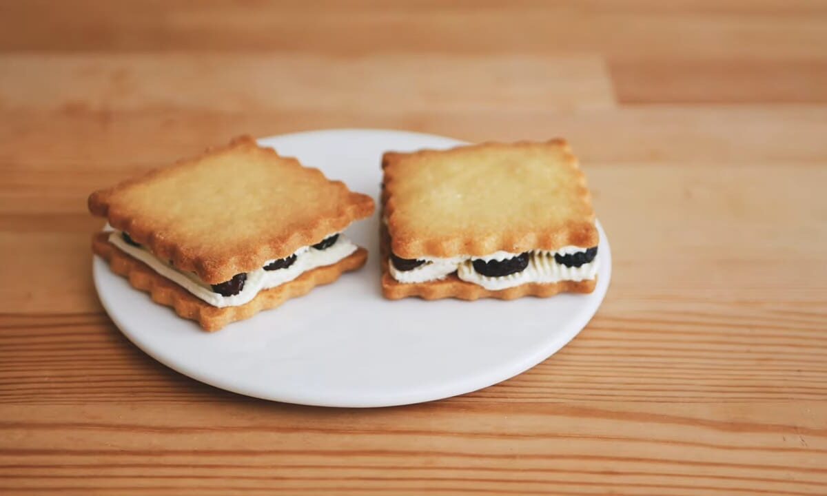 Rum Raisins Sandwich Cookies