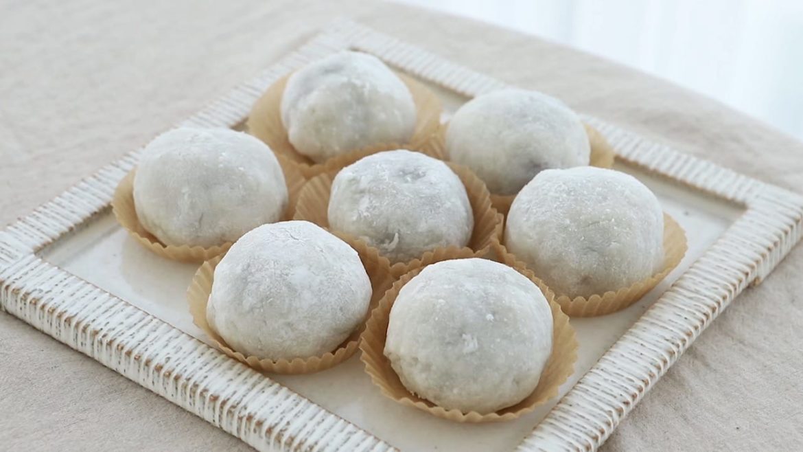 Red-Bean-Mochi-Korean-Sticky-Rice-Cake-Recipe- Red Bean Mochi - Korean Sticky Rice Cake Recipe