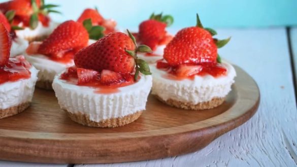 NO-BAKE Mini Cheesecakes with Strawberry Topping | Book Recipes