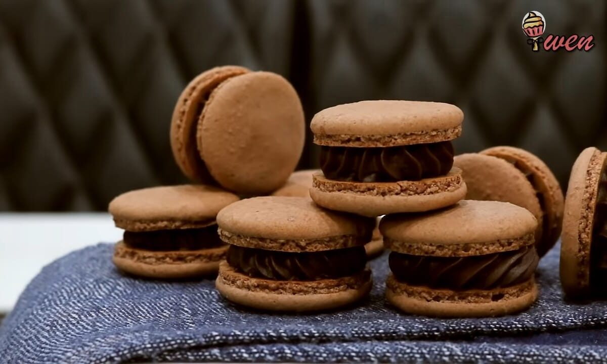 Chocolate Macaron