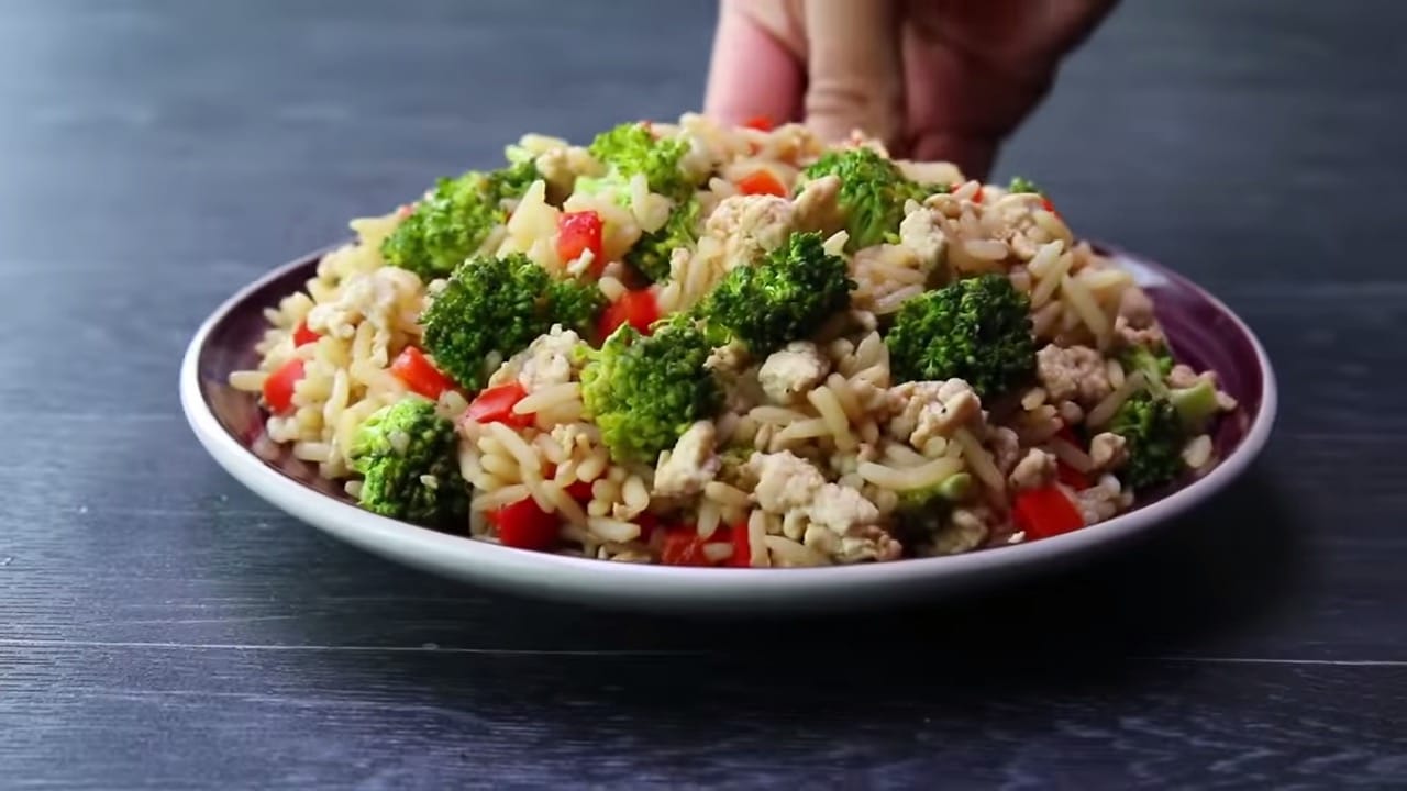 High protein ground chicken and rice 420 calories