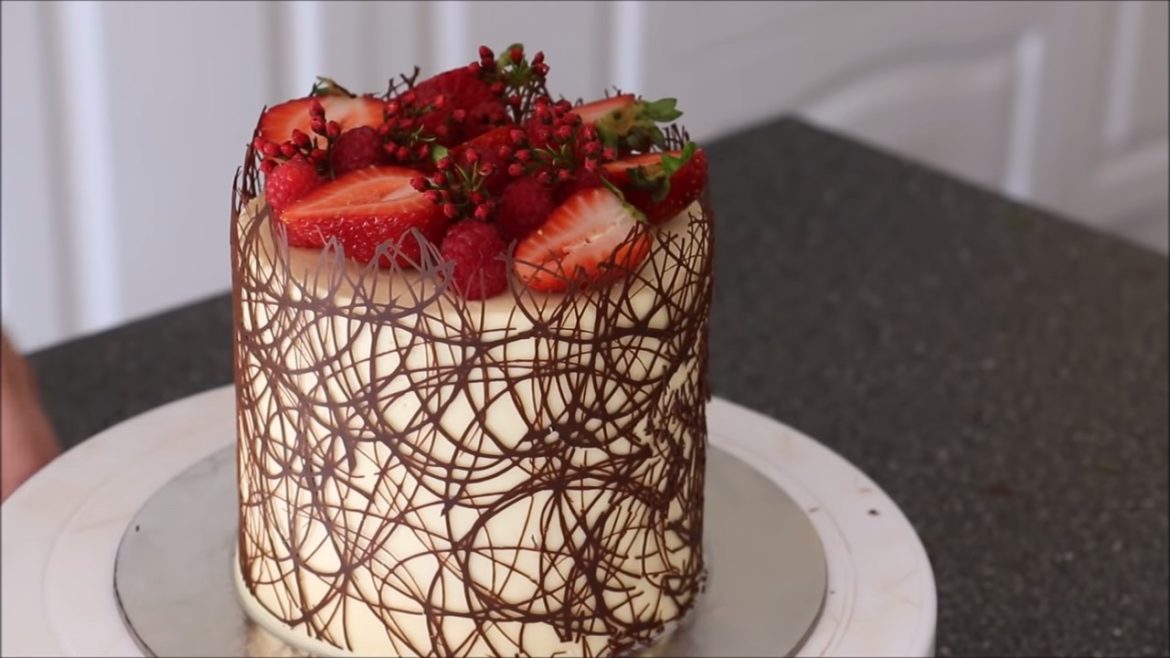 Chocolate Border Cake Tutorial- Rosie's Dessert Spot