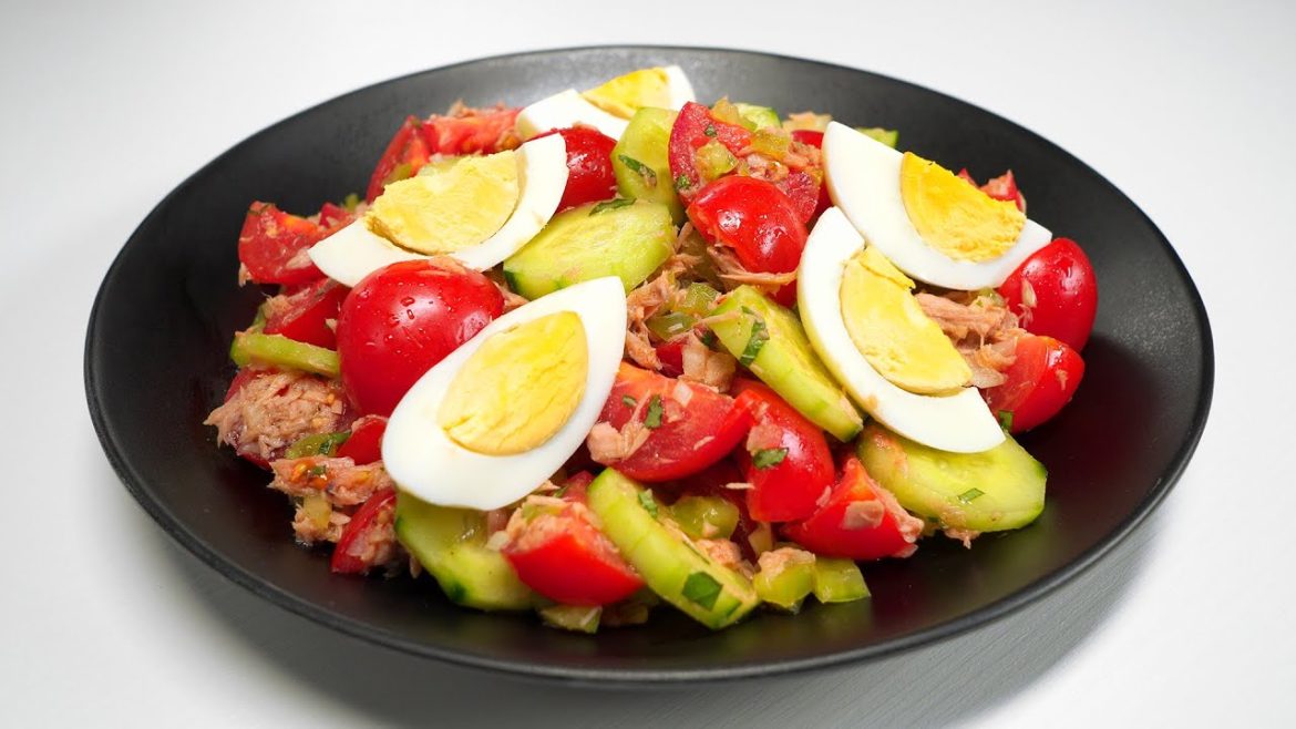 FRESH & HEALTHY | Mediterranean TUNA SALAD + Light Vinegar Dressing. Recipe by Always Yummy! FRESH & HEALTHY | Mediterranean TUNA SALAD + Light Vinegar Dressing. Recipe by Always Yummy!