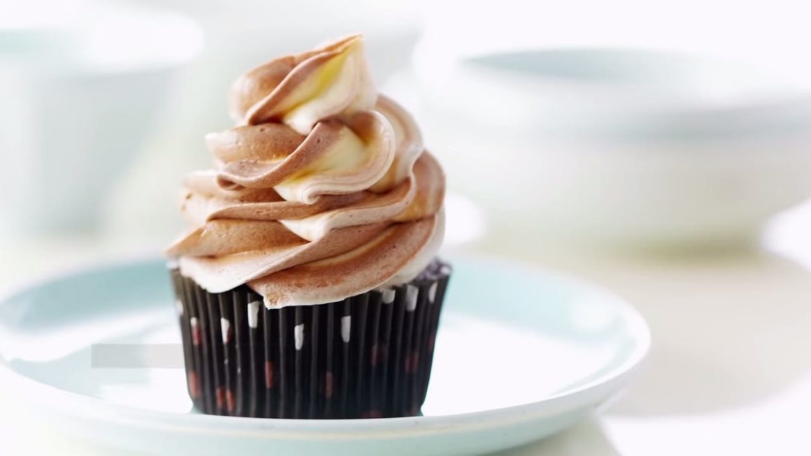 Professional Baker Teaches You How To Make CUPCAKES