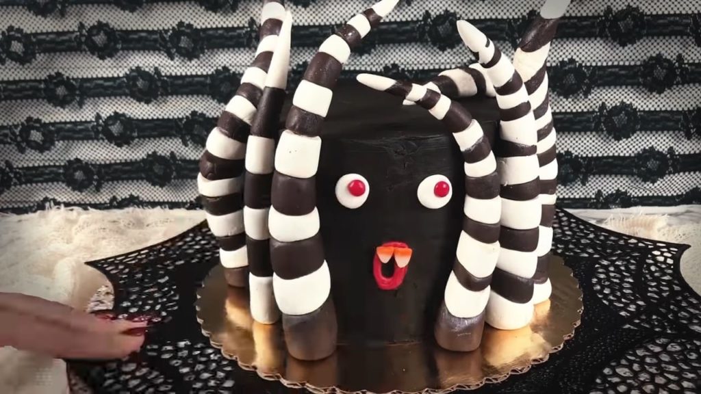 8 A cute tentacle monster cake