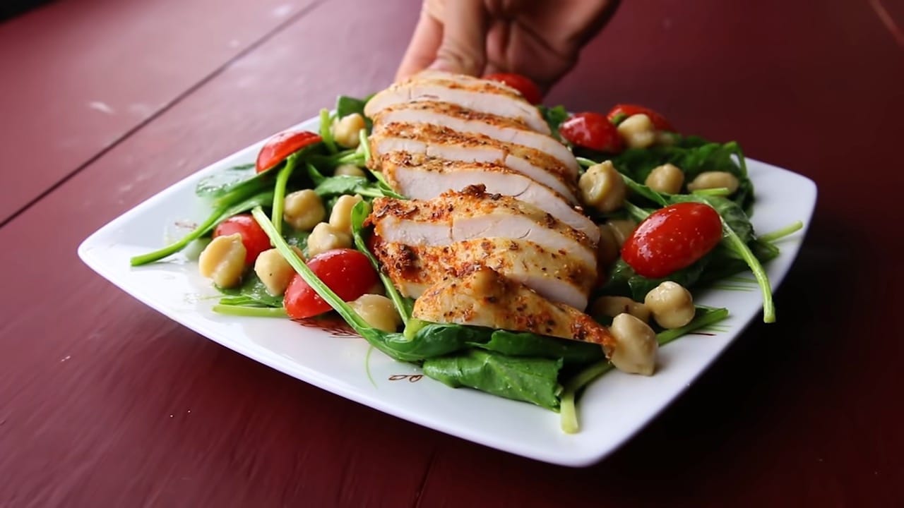 13 Healthy Chicken Recipes For Weight Loss 30 Chickpea spinach salad