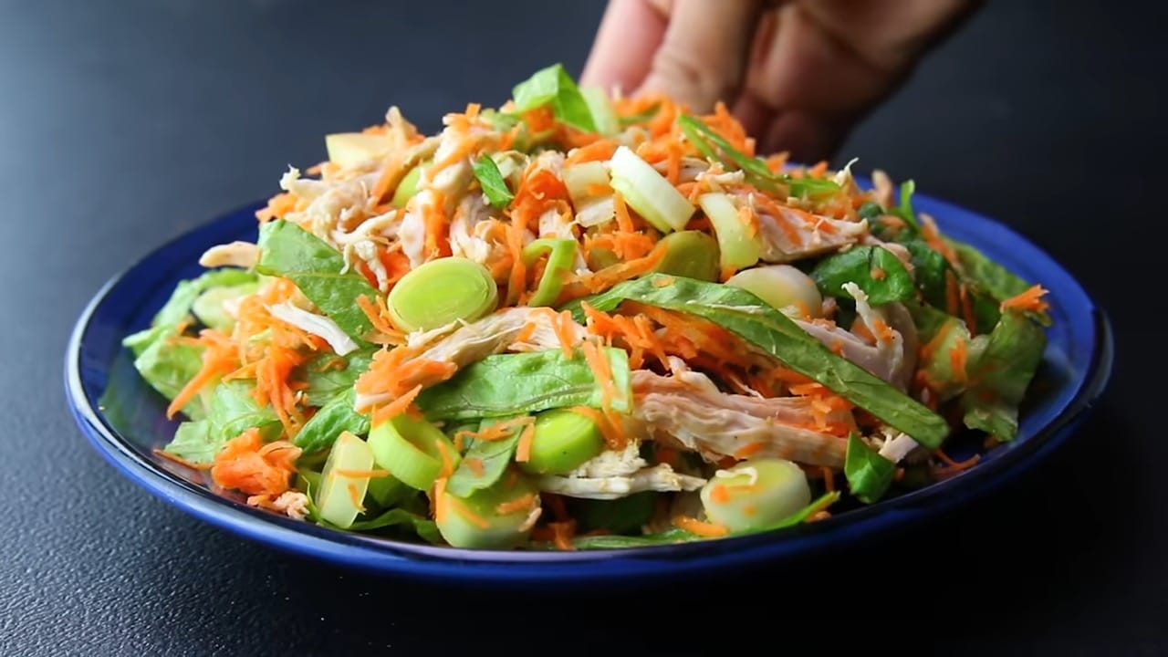 13 Healthy Chicken Recipes For Weight Loss 21 Lettuce salad with chicken