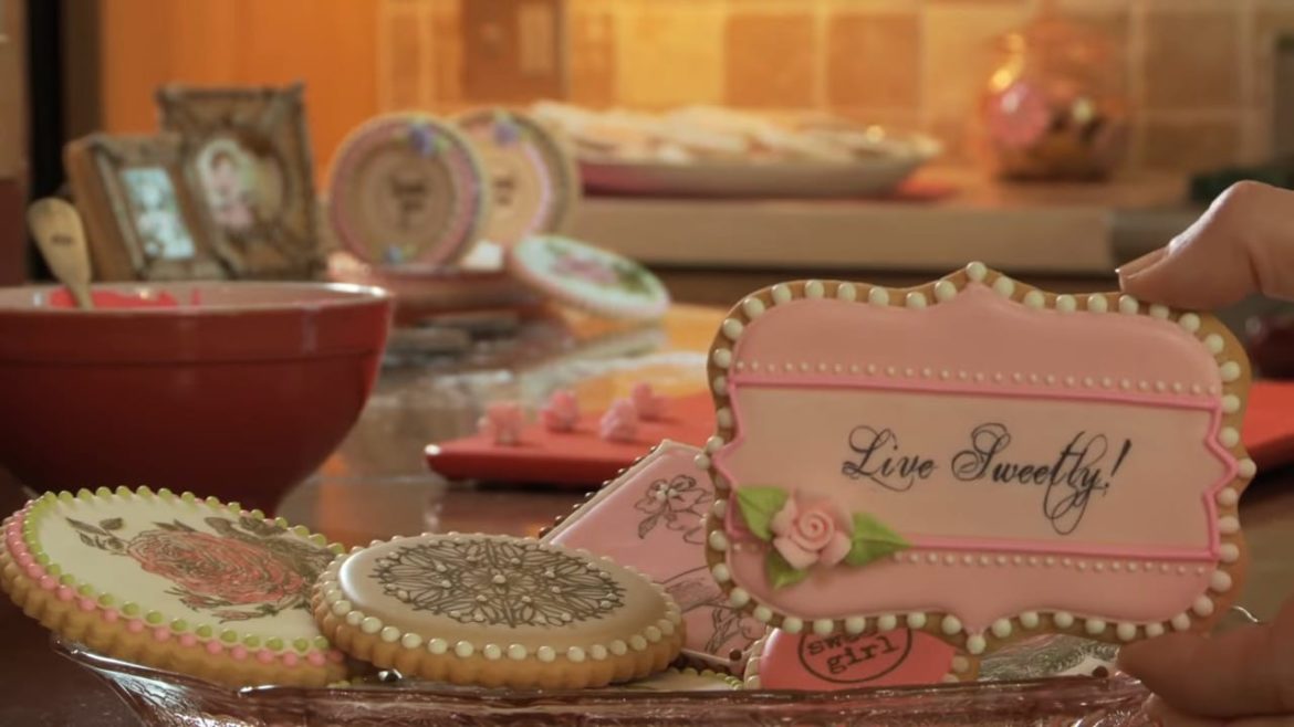 How to Make and Handle Parchment Cones How to Make and Handle Parchment Cones