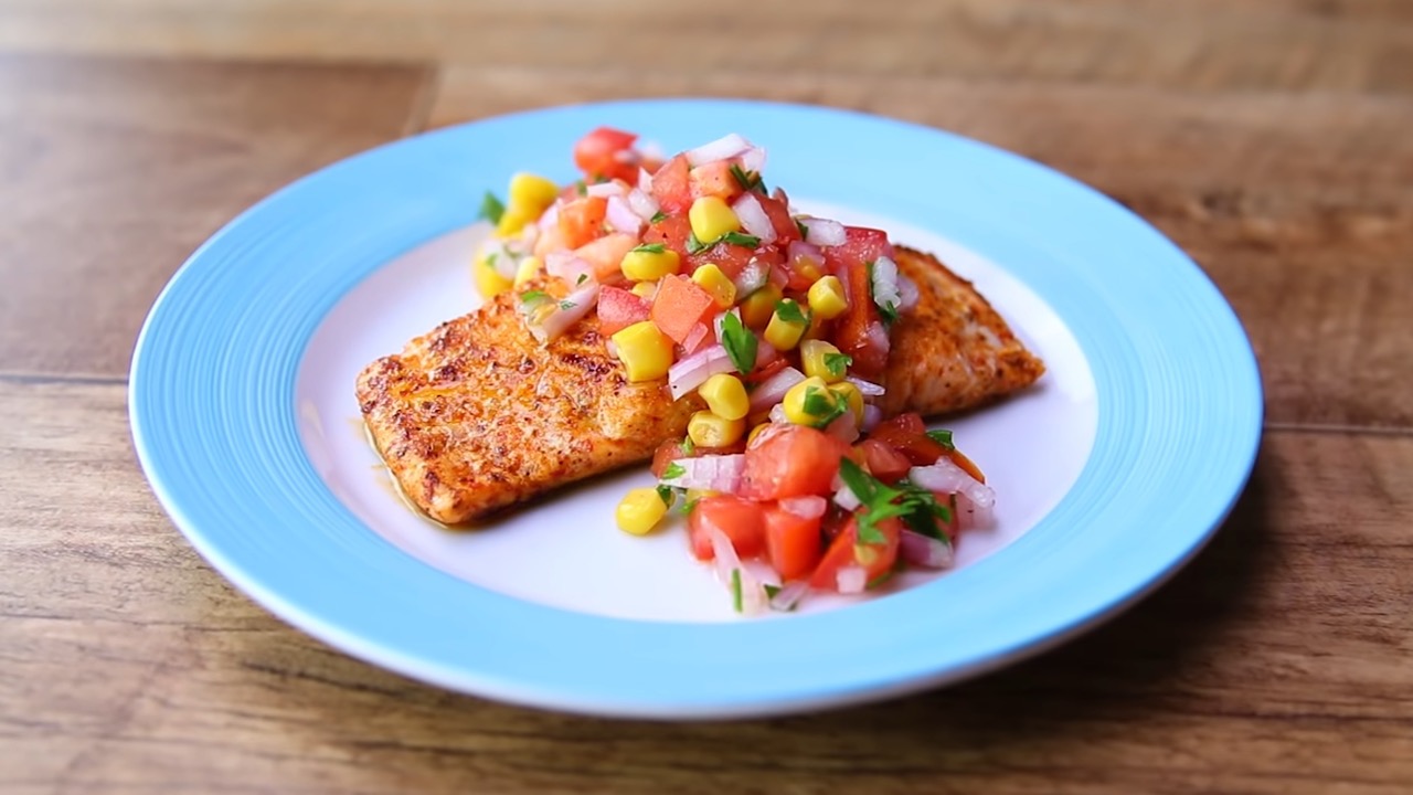 low carb salmon with salsa