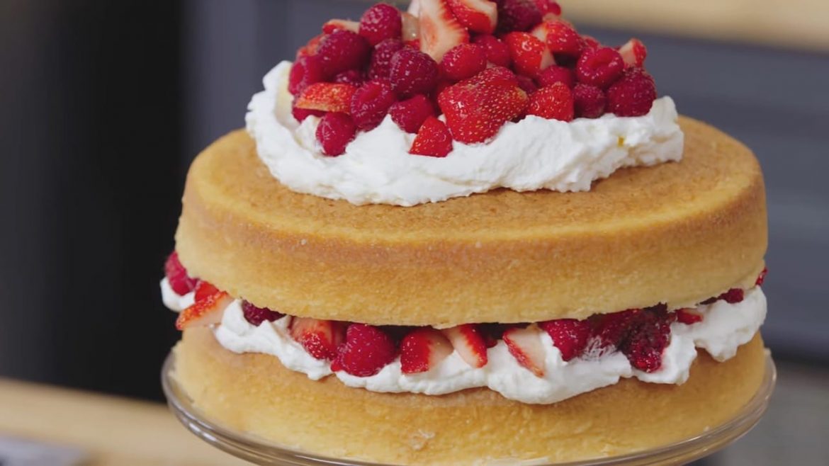 Berries and Cream Sponge Cake