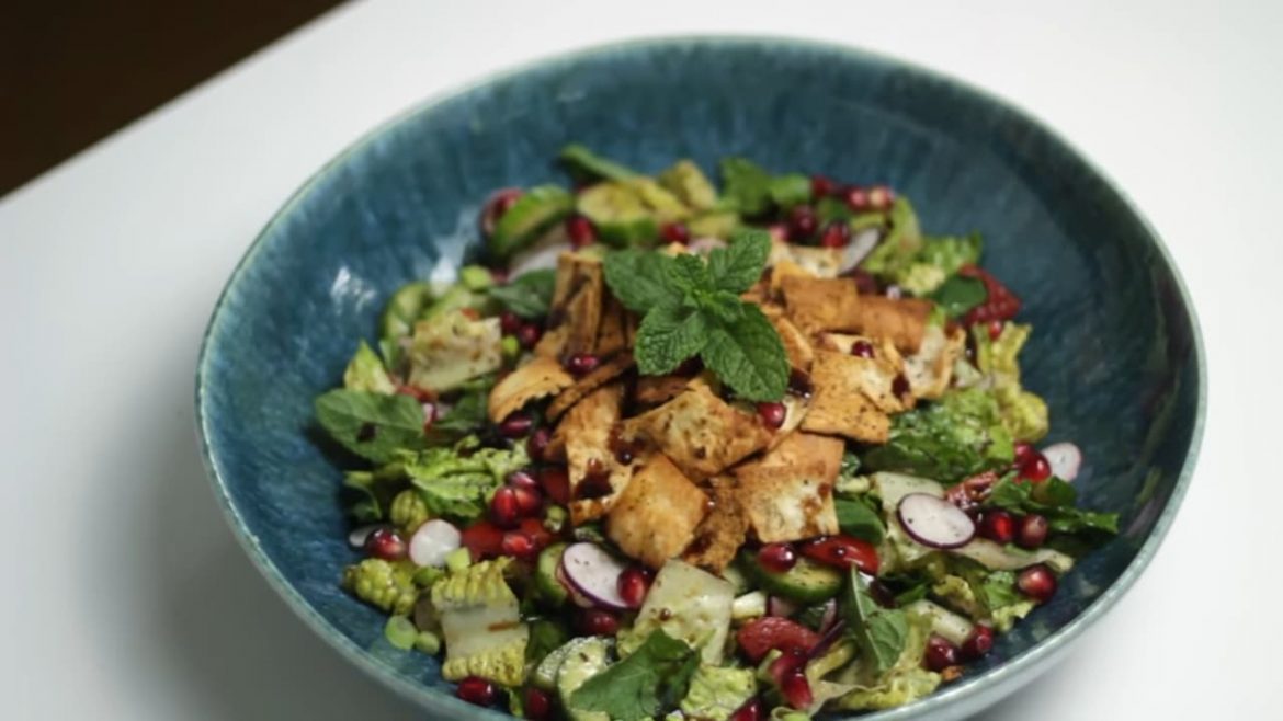 How to make Lebanese Fattoush Tangy Garden Salad with pomegranate and fried bread How to make Lebanese Fattoush Tangy Garden Salad with pomegranate and fried bread