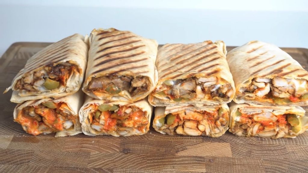 I made LEGIT CHICKEN SHAWARMA sandwiches at home and it was amazing