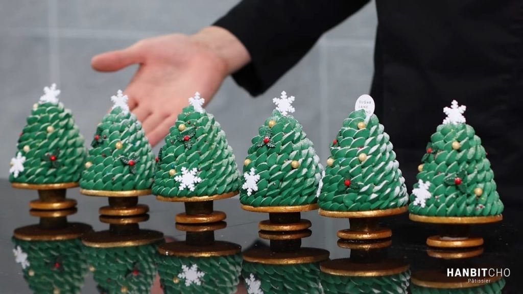 Perfect Christmas Tree Cake Looks like a real Christmas Tree Christmas Petit Gâteau