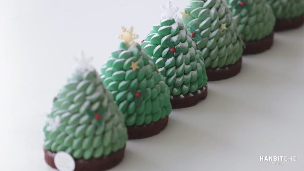 Perfect Christmas Tree Cake Looks like a real Christmas Tree Christmas Petit Gâteau