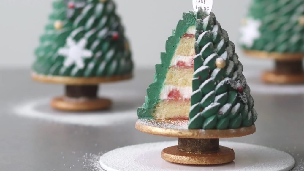 Perfect Christmas Tree Cake Looks like a real Christmas Tree Christmas Petit Gâteau