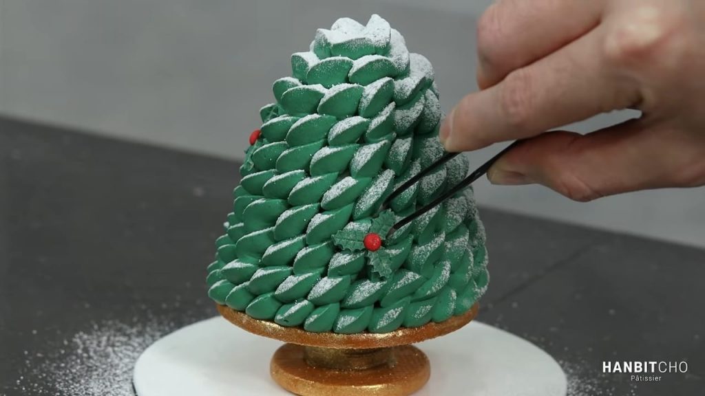 Perfect Christmas Tree Cake Looks like a real Christmas Tree Christmas Petit Gâteau