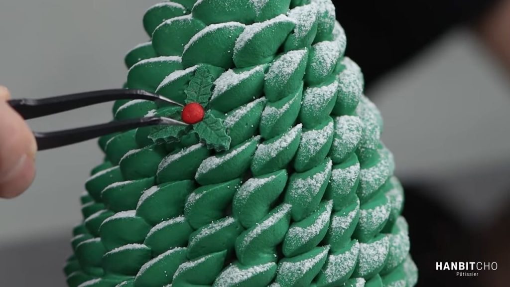 Perfect Christmas Tree Cake Looks like a real Christmas Tree Christmas Petit Gâteau