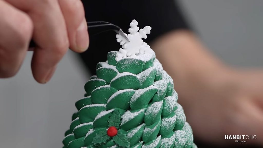 Perfect Christmas Tree Cake Looks like a real Christmas Tree Christmas Petit Gâteau