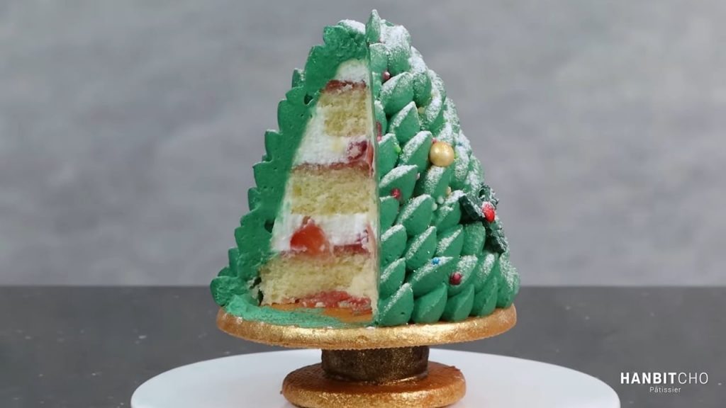 Perfect Christmas Tree Cake Looks like a real Christmas Tree Christmas Petit Gâteau