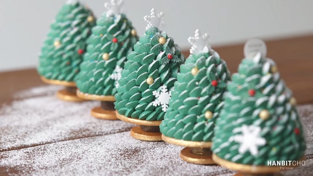 Perfect Christmas Tree Cake Looks like a real Christmas Tree Christmas Petit Gâteau