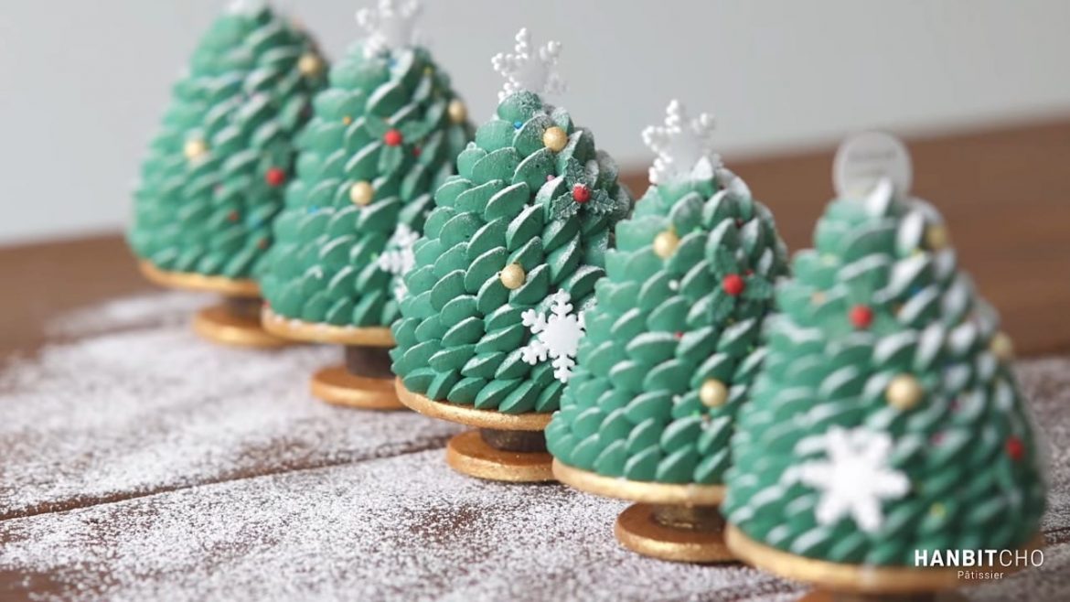 Perfect Christmas Tree Cake Looks like a real Christmas Tree Christmas Petit Gâteau