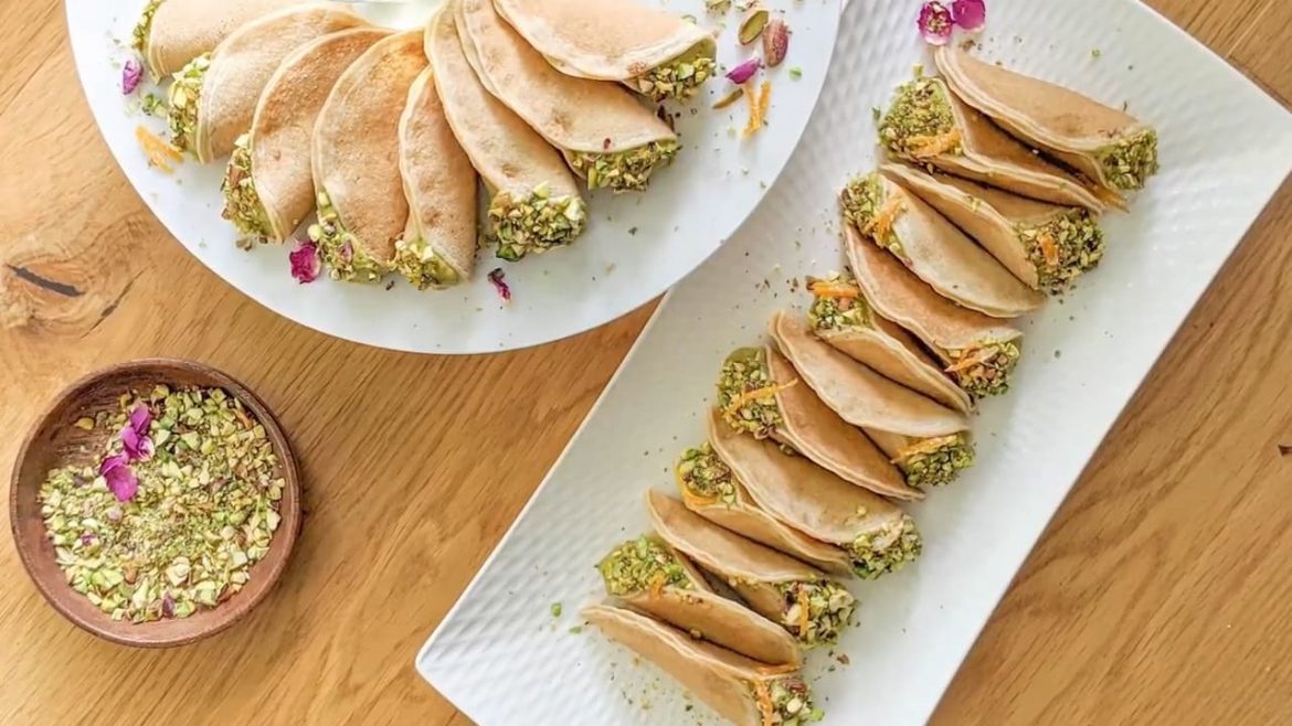 Pistachio cream filled Qatayef Stuffed Middle Eastern Pancakes Recipe Pistachio cream filled Qatayef Stuffed Middle Eastern Pancakes Recipe