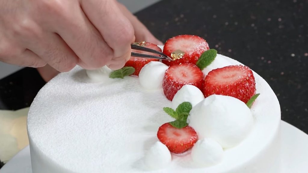 Strawberry Cake with whipped cream 6 Strawberry Cake with whipped cream Korean Style Delicious Shortcake