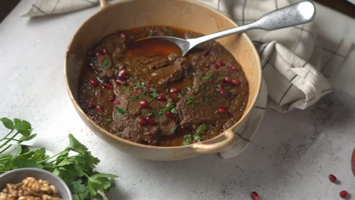 How to make Fesenjān