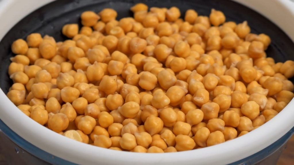 The Secret To SMOOTH Homemade Hummus