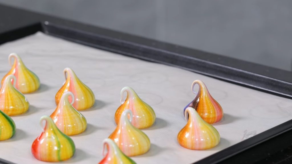 Rainbow Meringue Kisses 8 Rainbow Meringue Kisses