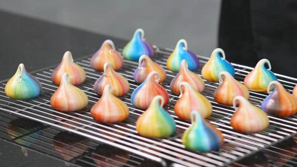 Rainbow Meringue Kisses 19 Rainbow Meringue Kisses