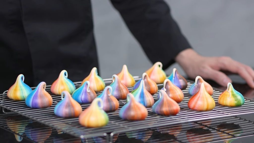 Rainbow Meringue Kisses 21 Rainbow Meringue Kisses