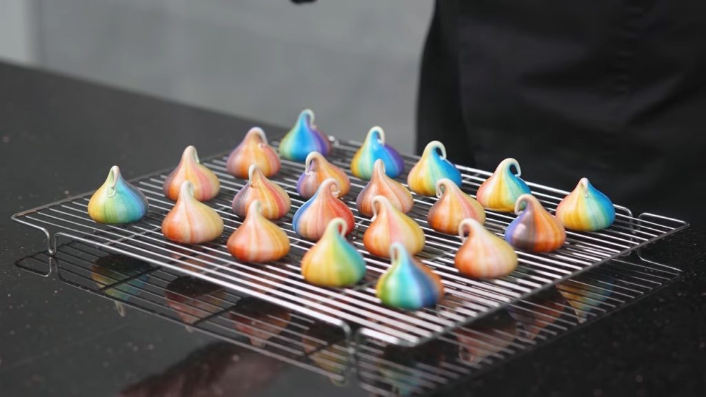 Rainbow Meringue Kisses 22 Rainbow Meringue Kisses