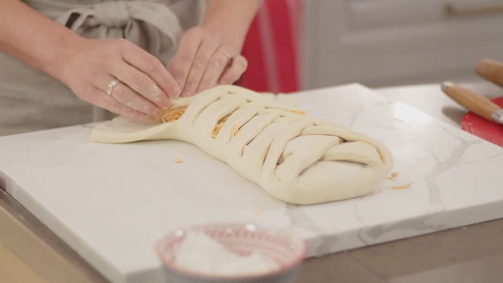 BRAIDED ONION CHEESE BREAD