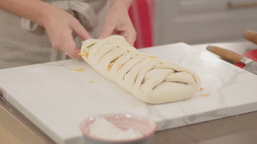 BRAIDED ONION CHEESE BREAD