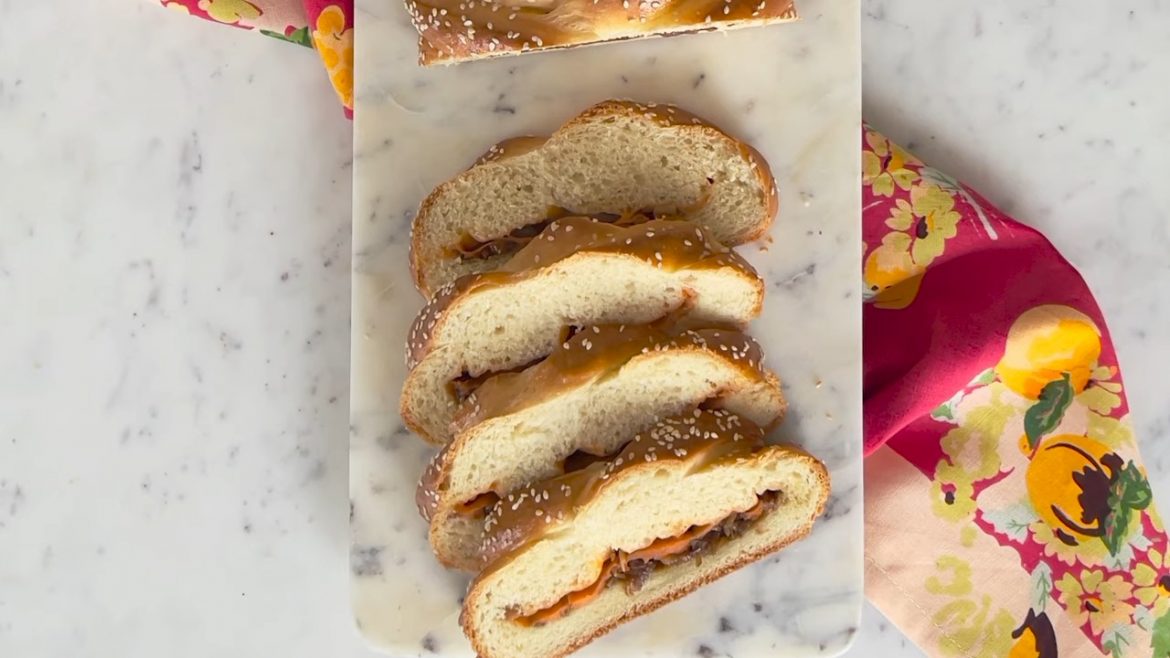 How to Bake BRAIDED ONION CHEESE BREAD Book Recipes