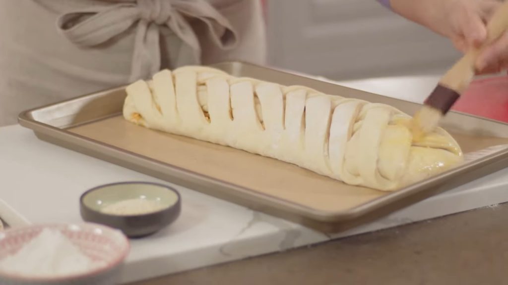 BRAIDED ONION CHEESE BREAD