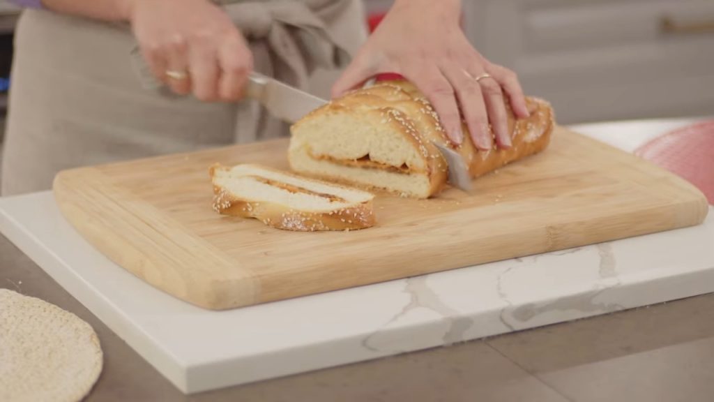 BRAIDED ONION CHEESE BREAD