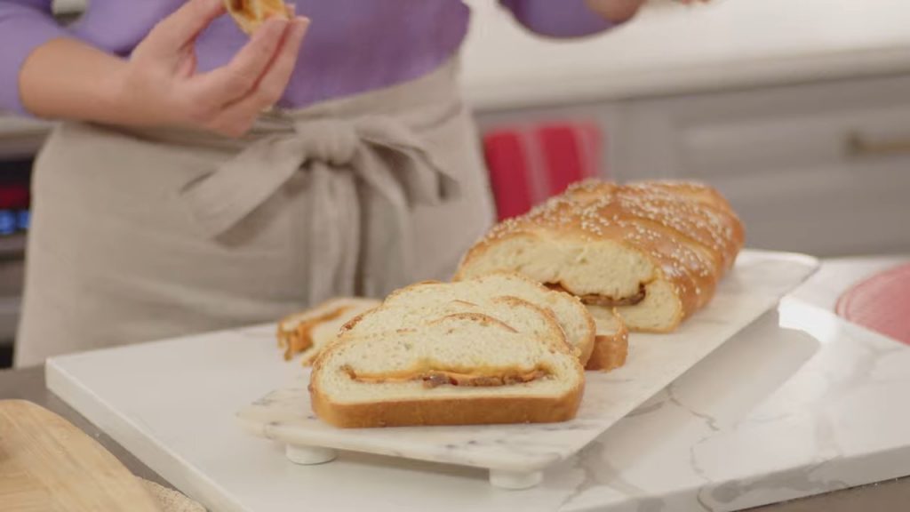 BRAIDED ONION CHEESE BREAD